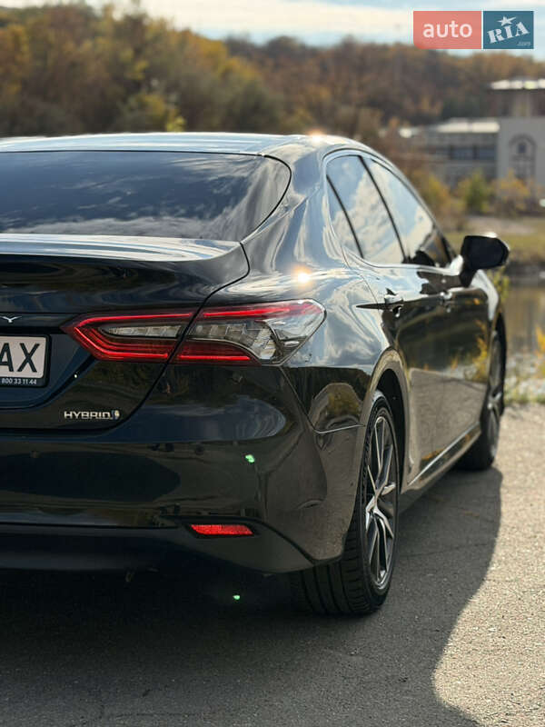 Седан Toyota Camry 2022 в Днепре