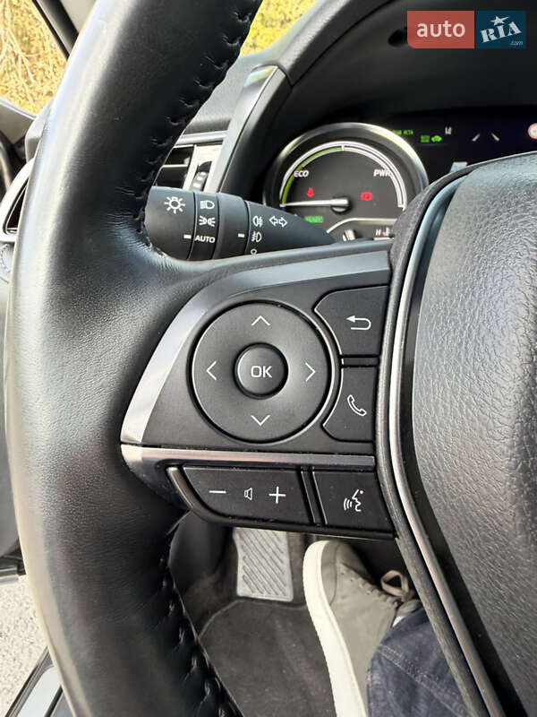 Седан Toyota Camry 2022 в Днепре