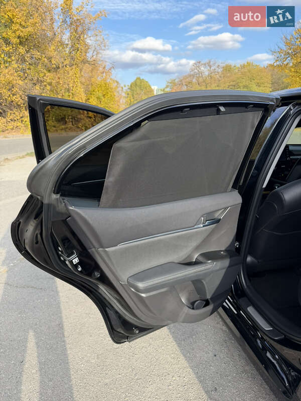 Седан Toyota Camry 2022 в Днепре