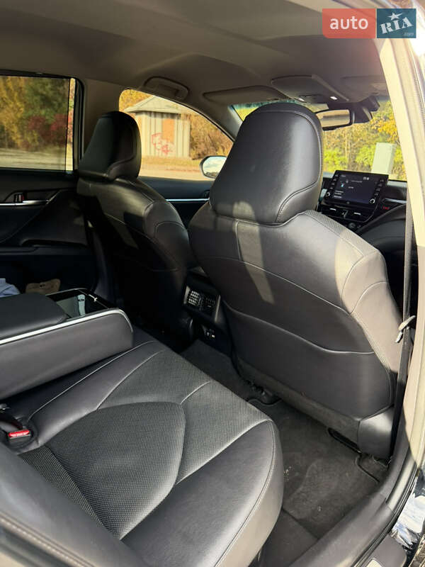Седан Toyota Camry 2022 в Днепре