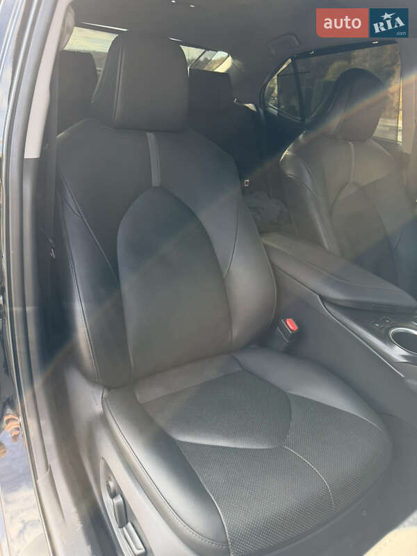 Седан Toyota Camry 2022 в Днепре