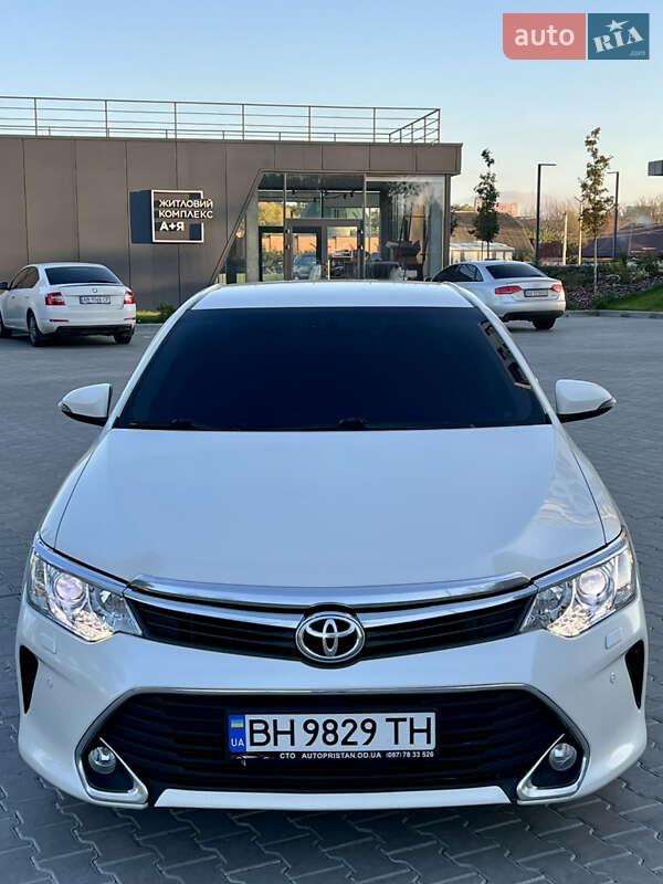 Седан Toyota Camry 2015 в Кропивницком