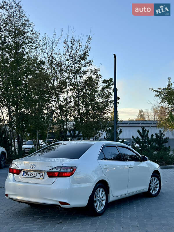 Седан Toyota Camry 2015 в Кропивницком