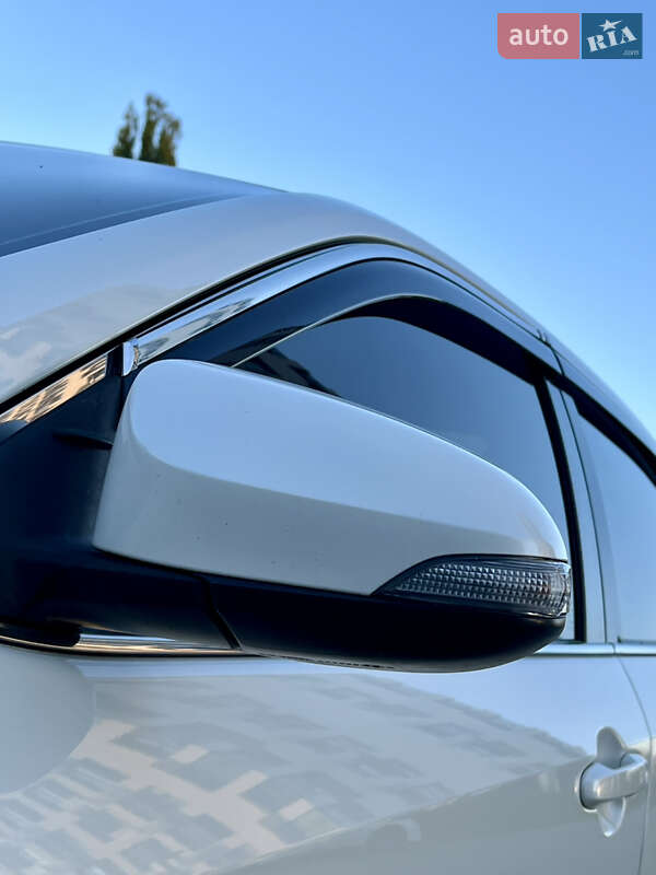 Седан Toyota Camry 2015 в Кропивницком