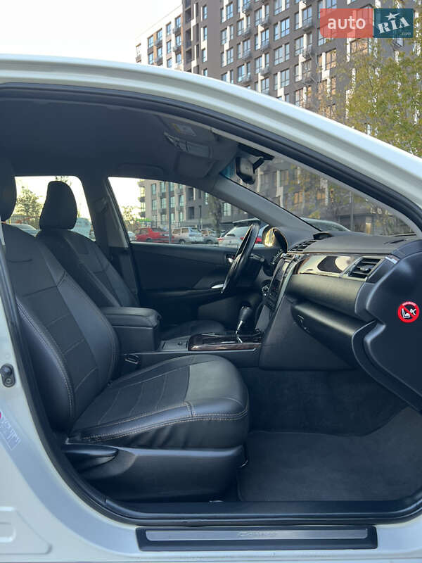 Седан Toyota Camry 2015 в Кропивницком