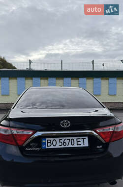 Седан Toyota Camry 2015 в Волочиську