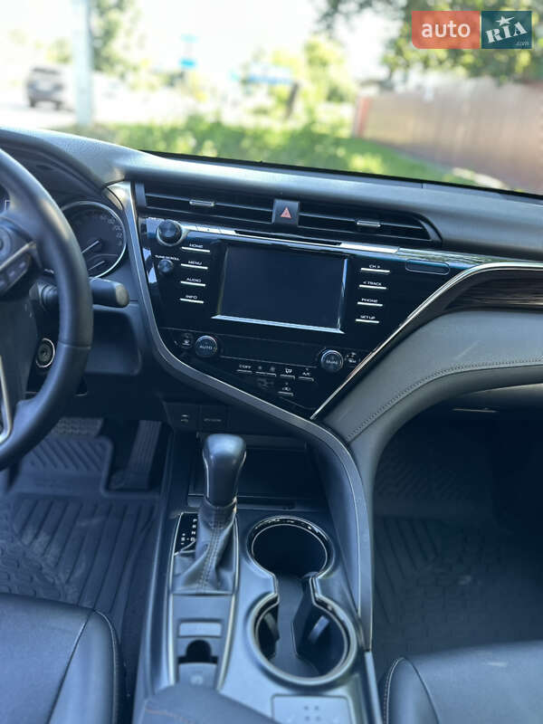 Седан Toyota Camry 2018 в Києві