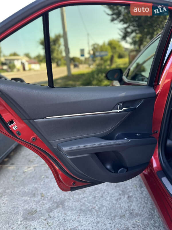 Седан Toyota Camry 2018 в Києві