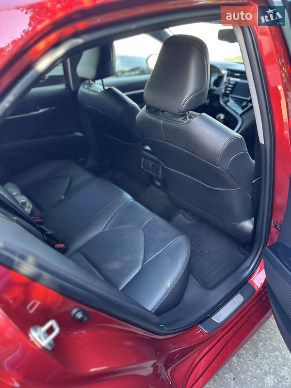 Седан Toyota Camry 2018 в Києві