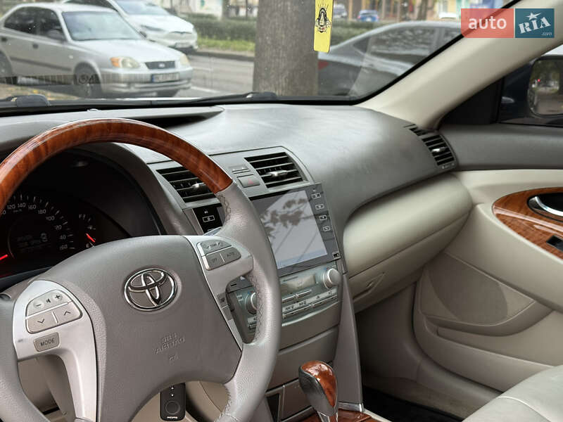 Седан Toyota Camry 2008 в Николаеве