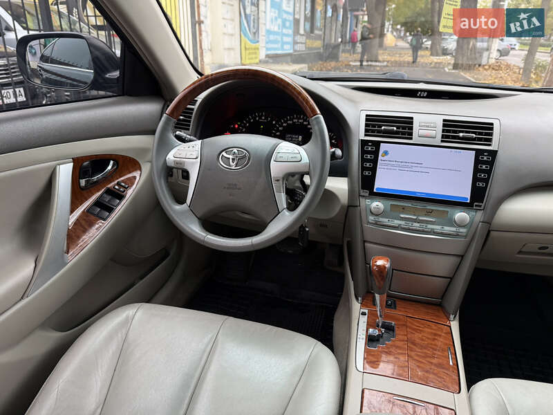 Седан Toyota Camry 2008 в Николаеве