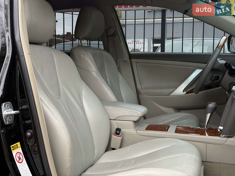 Седан Toyota Camry 2008 в Николаеве