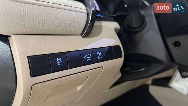 Седан Toyota Camry 2019 в Ужгороді