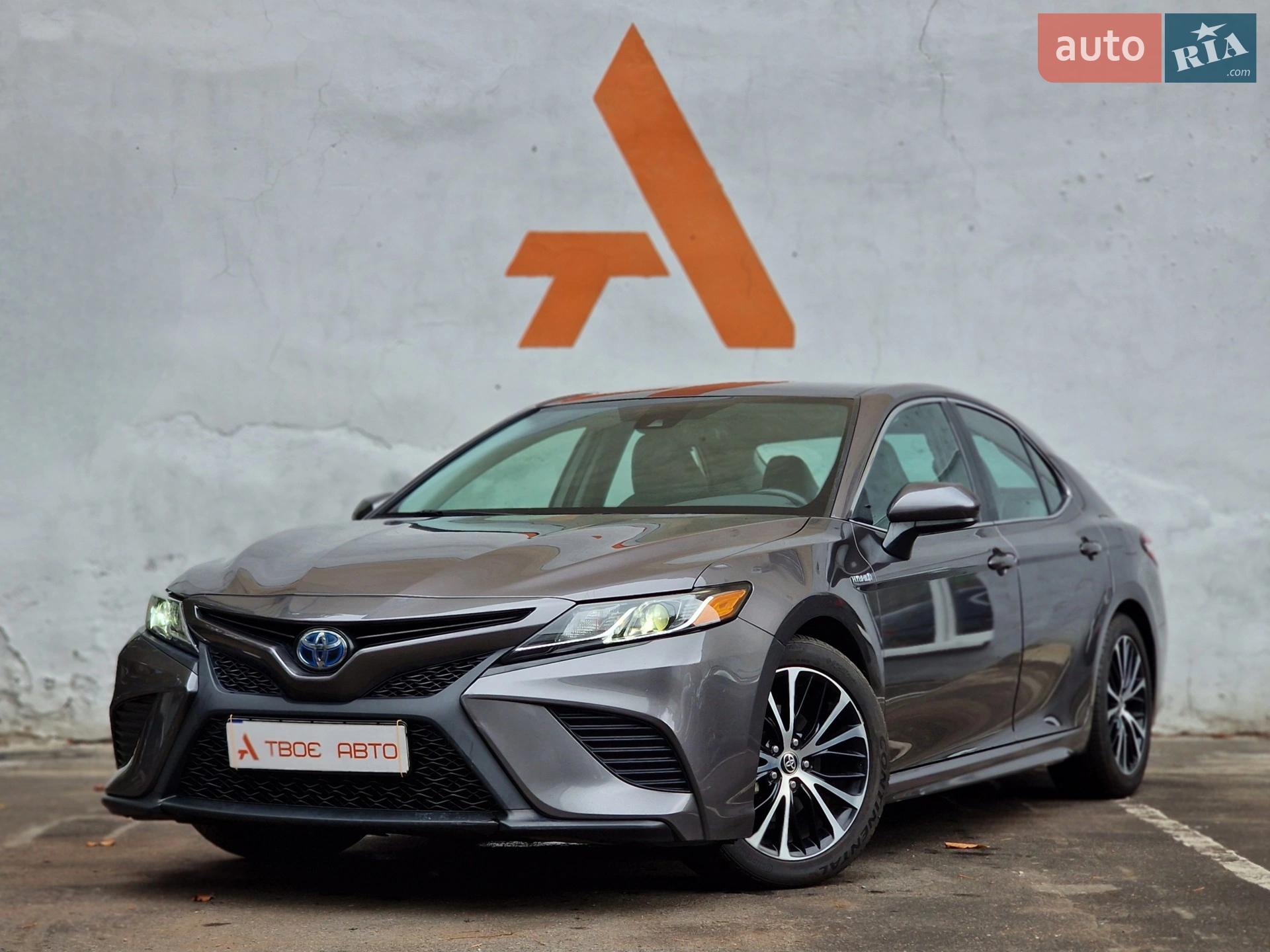 2020 Toyota Camry - фото 1