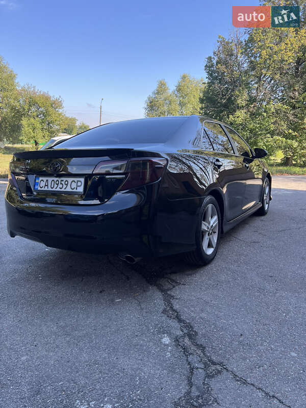 Седан Toyota Camry 2014 в Миронівці
