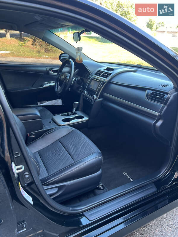 Седан Toyota Camry 2014 в Миронівці