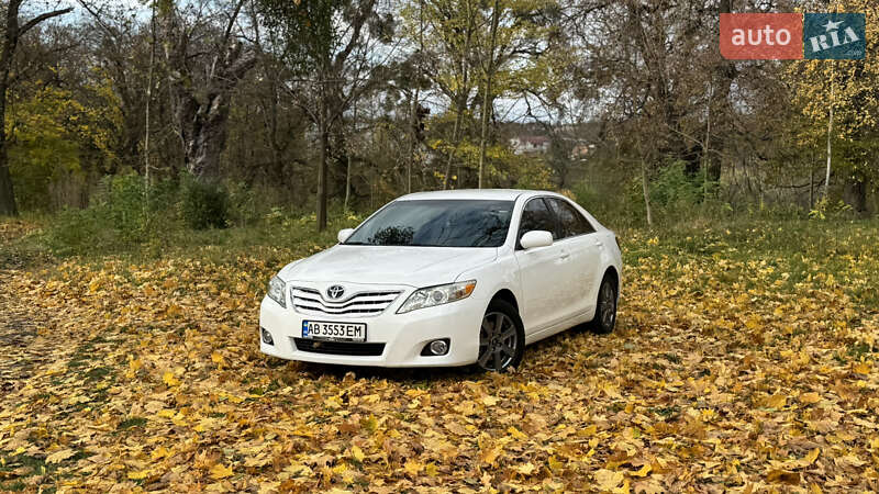 Седан Toyota Camry 2011 в Виннице