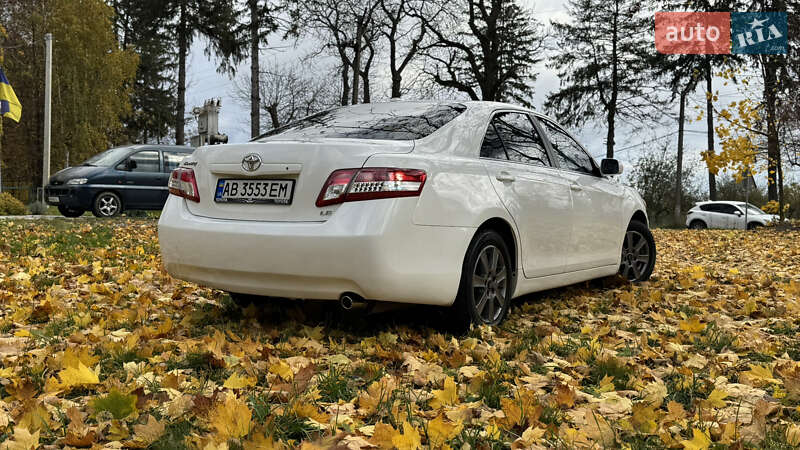 Седан Toyota Camry 2011 в Виннице