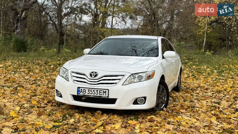 Седан Toyota Camry 2011 в Виннице