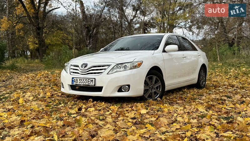 Седан Toyota Camry 2011 в Виннице