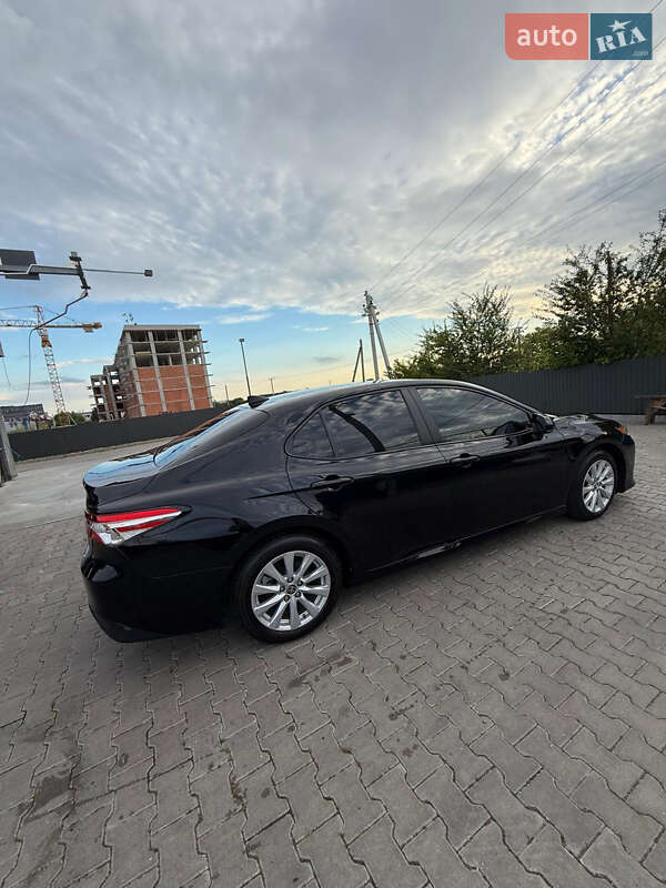 Седан Toyota Camry 2019 в Жовкве