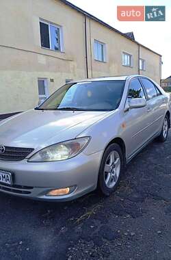 Седан Toyota Camry 2004 в Романове