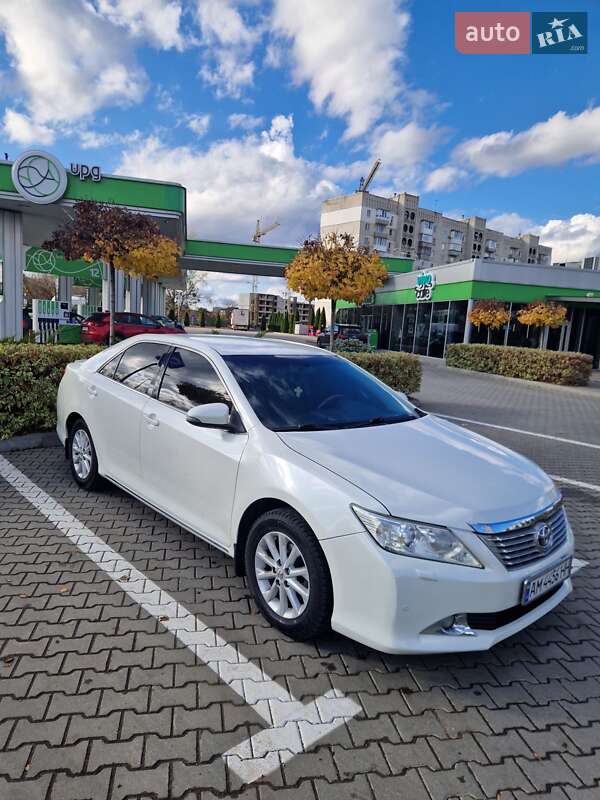 Седан Toyota Camry 2011 в Житомире