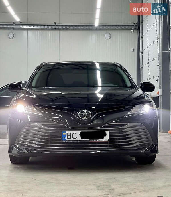 Седан Toyota Camry 2019 в Жовкве