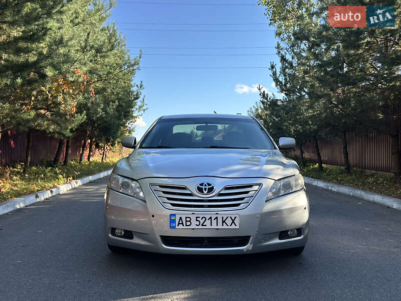 Седан Toyota Camry 2008 в Виннице