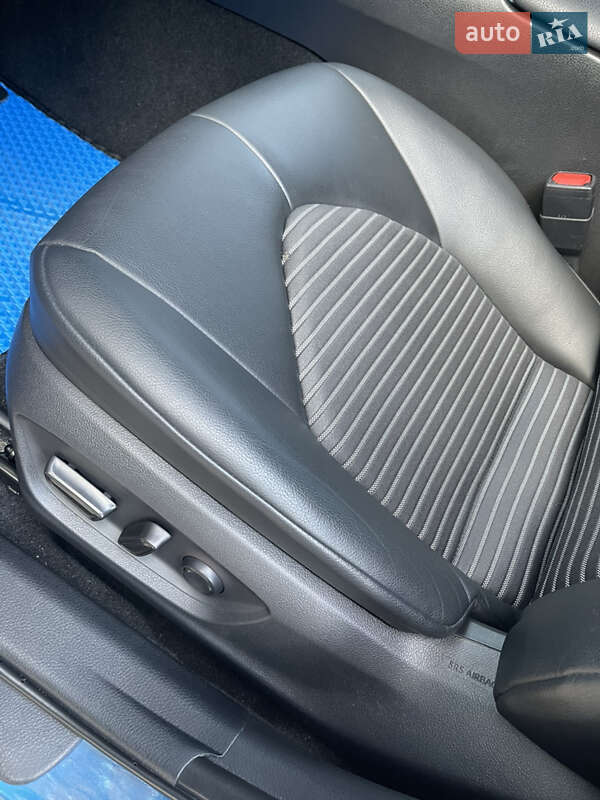 Седан Toyota Camry 2019 в Киеве фото 30 Седан Toyota Camry 2019 в Киеве