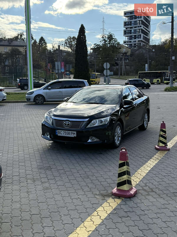 Седан Toyota Camry 2011 в Львове