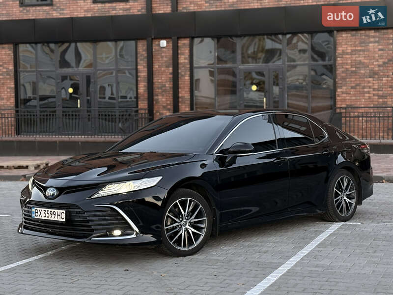 Седан Toyota Camry 2021 в Виннице фото Седан Toyota Camry 2021 в Виннице