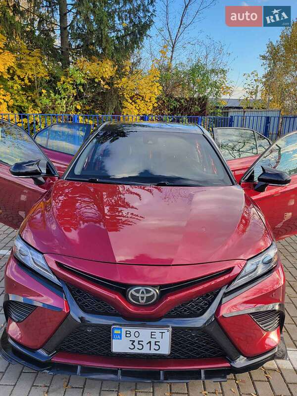 Седан Toyota Camry 2018 в Тернополе