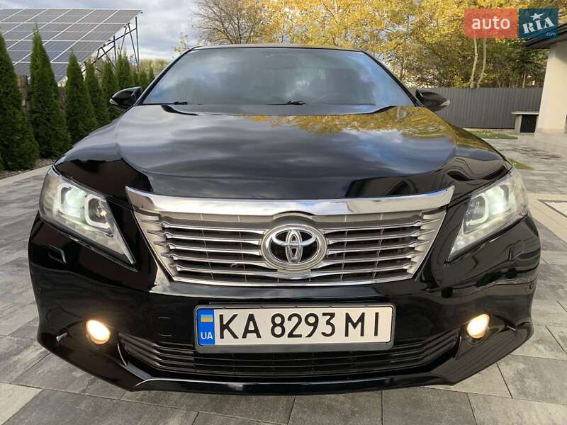 Седан Toyota Camry 2013 в Івано-Франківську