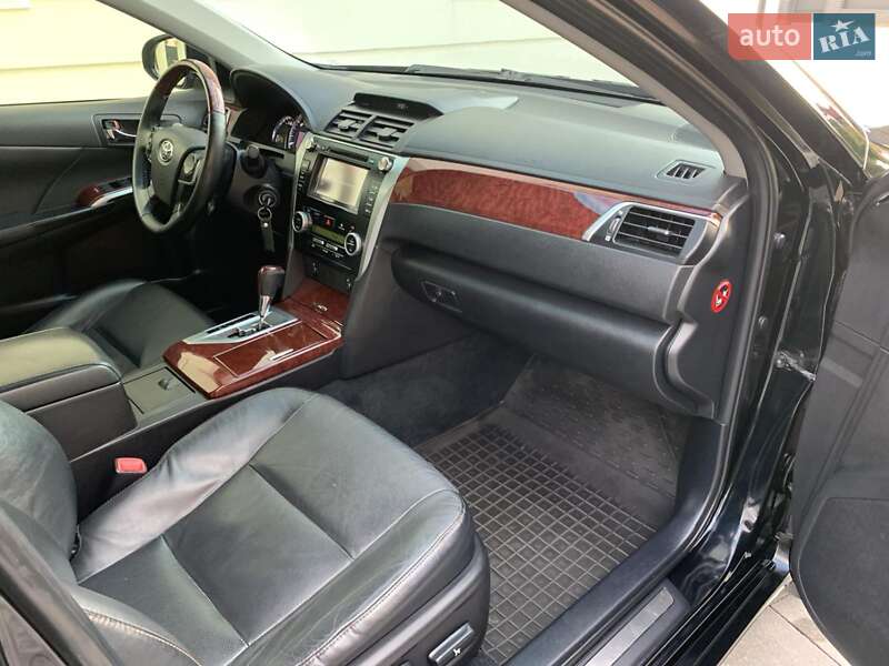 Седан Toyota Camry 2013 в Івано-Франківську