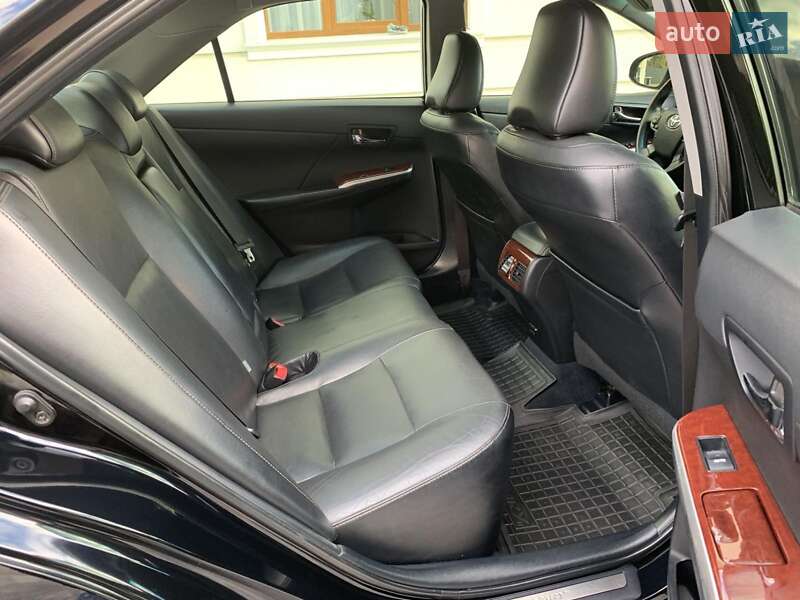 Седан Toyota Camry 2013 в Івано-Франківську