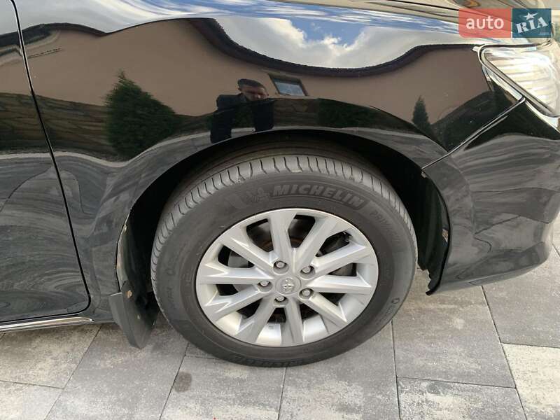 Седан Toyota Camry 2013 в Івано-Франківську