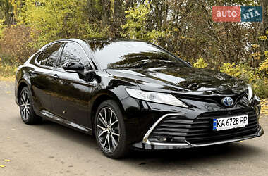 Седан Toyota Camry 2023 в Киеве