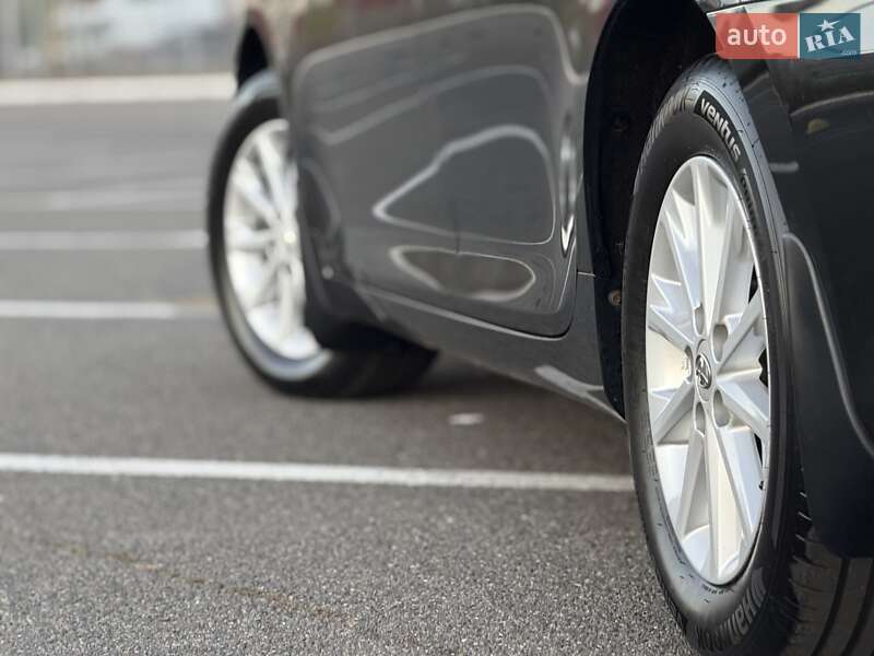 Седан Toyota Camry 2017 в Киеве фото 21 Седан Toyota Camry 2017 в Киеве