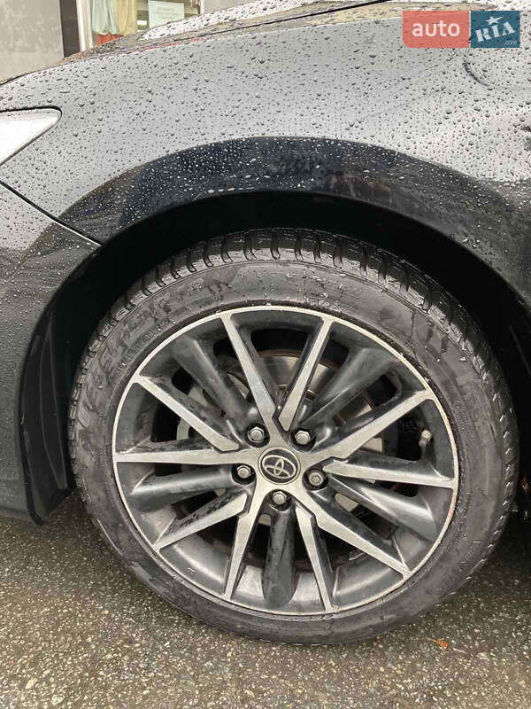 Седан Toyota Camry 2023 в Полтаве