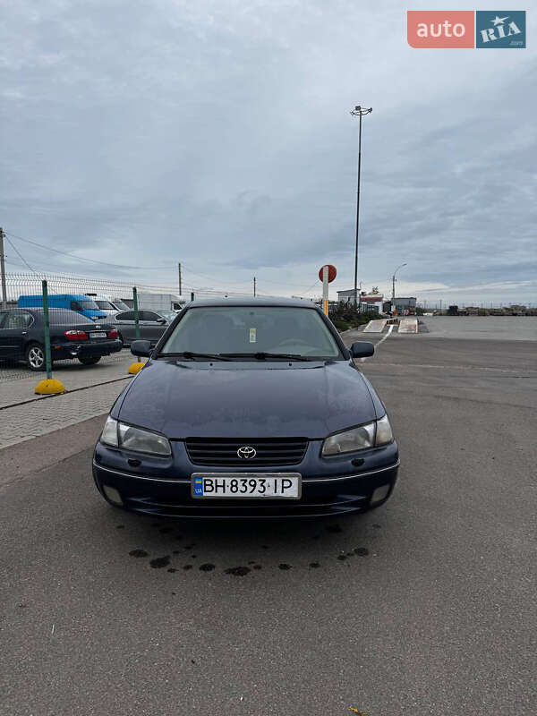 Седан Toyota Camry 1997 в Одессе