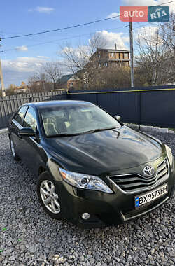 Седан Toyota Camry 2010 в Хмельницком