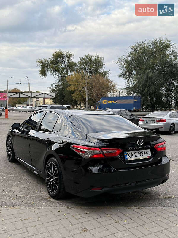 Седан Toyota Camry 2017 в Дніпрі