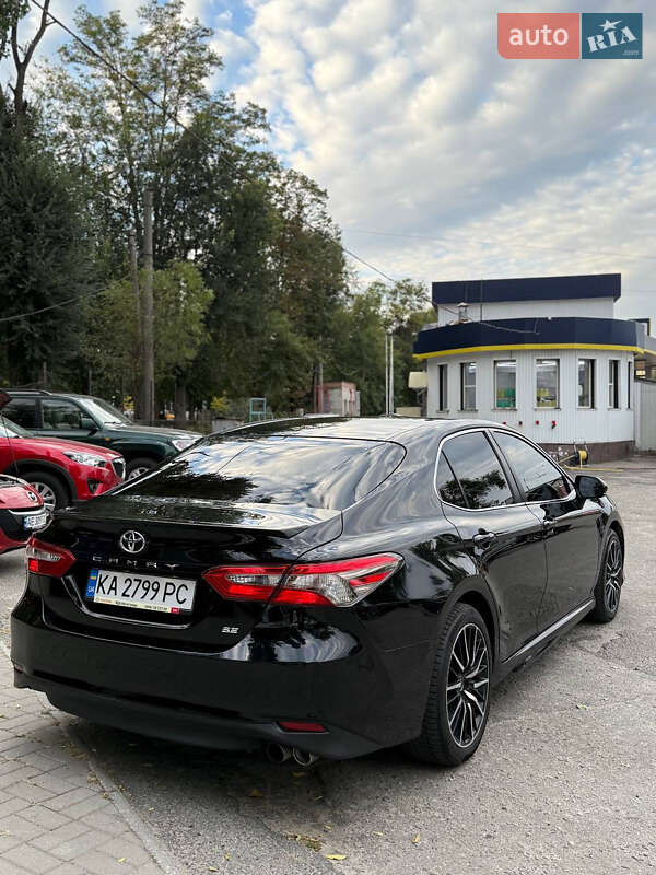 Седан Toyota Camry 2017 в Дніпрі