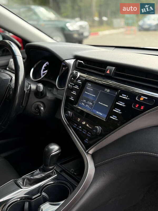 Седан Toyota Camry 2017 в Дніпрі