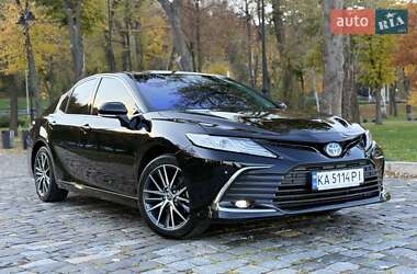 Седан Toyota Camry 2022 в Києві