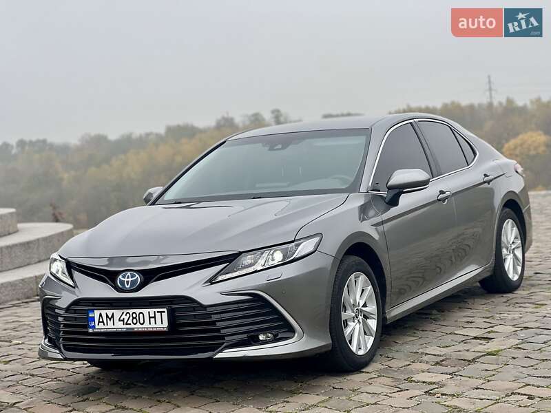 Седан Toyota Camry 2024 в Житомире
