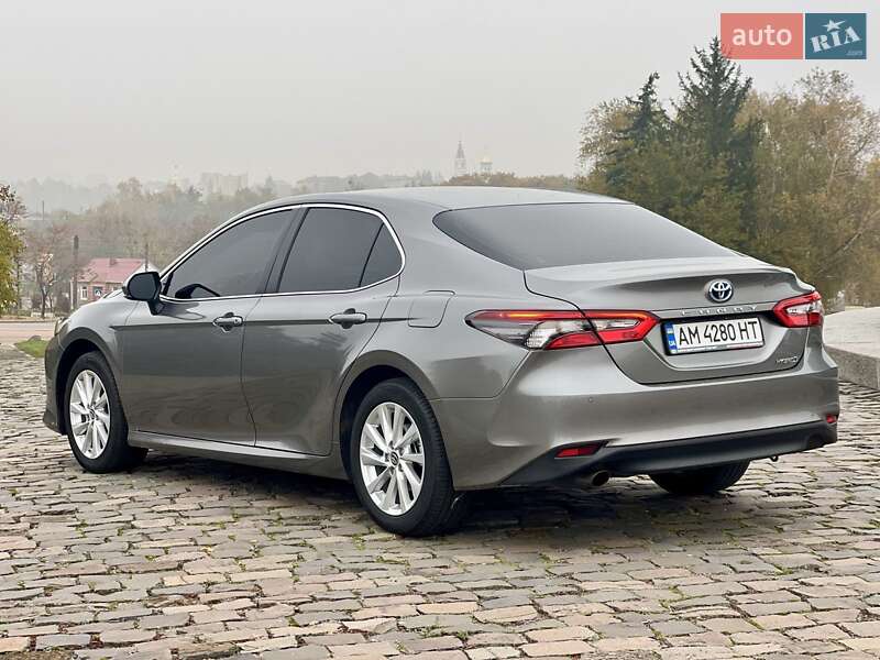 Седан Toyota Camry 2024 в Житомире