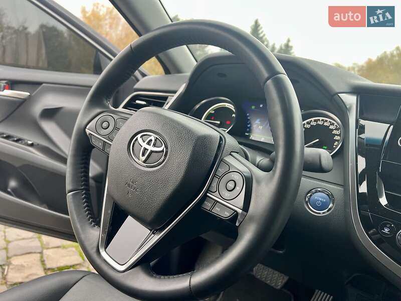 Седан Toyota Camry 2024 в Житомире