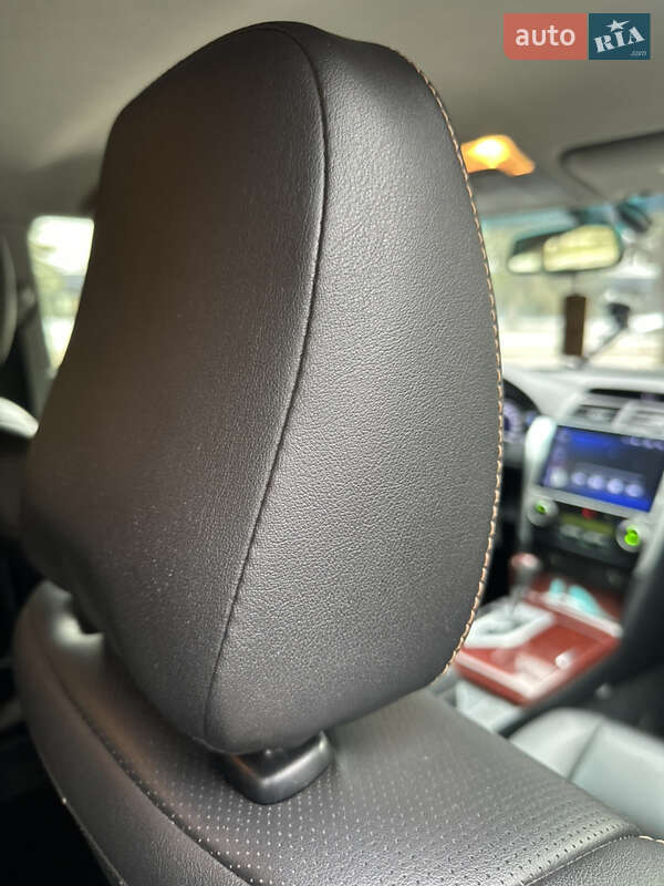 Седан Toyota Camry 2012 в Луцке